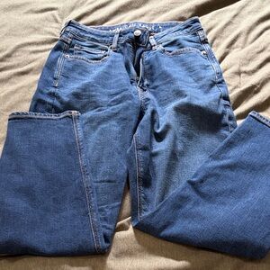 American Eagle mom Jean